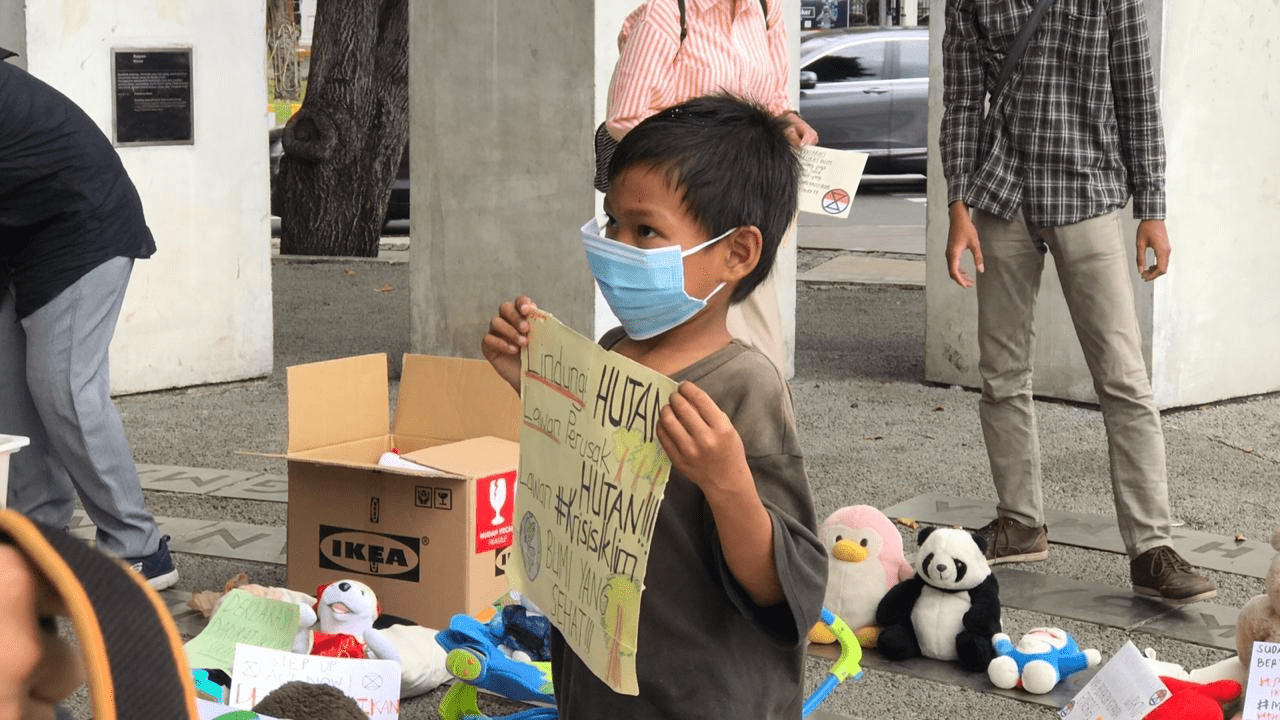Rebels hold a Toy
strike on World Children’s Day