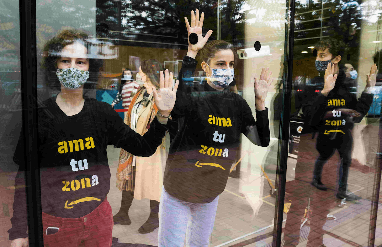 Rebels glue
themselves to Amazon’s Barcelona HQ on Black Friday